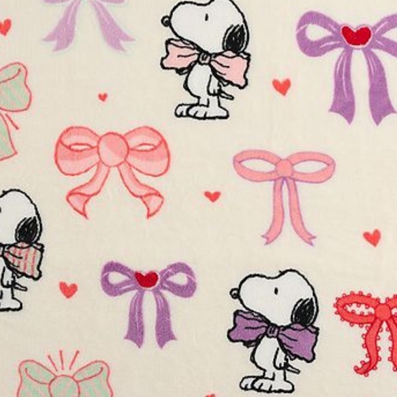 Peanuts Snoopy With Bows Plush Throw Blanket - Picture 3 of 10